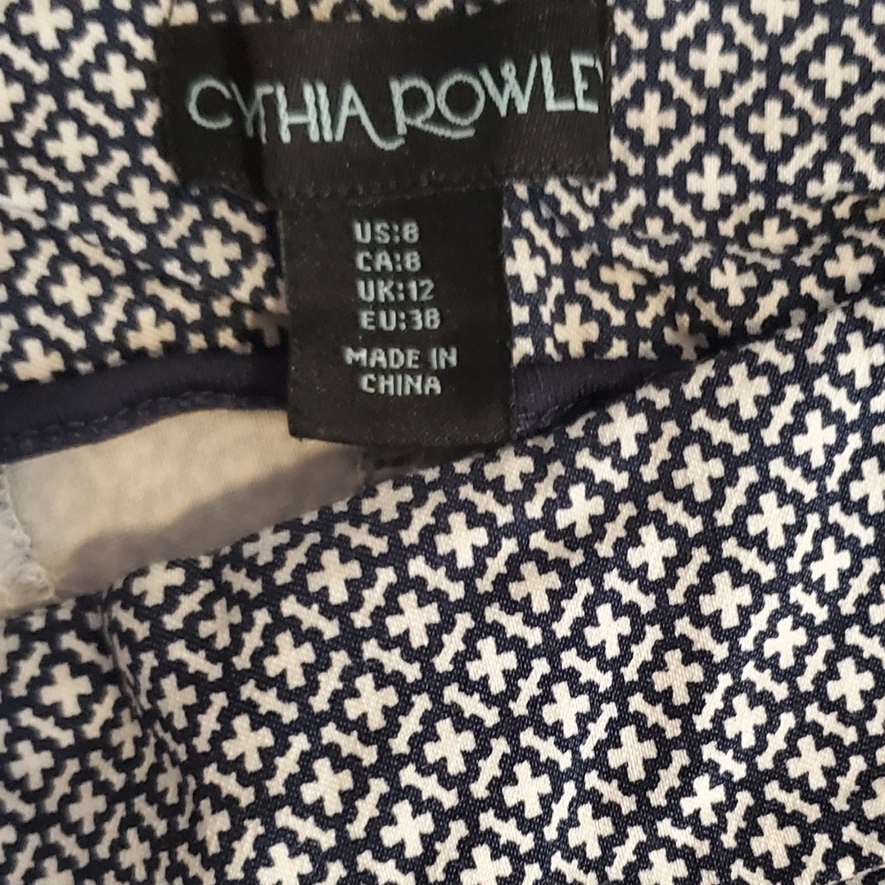 Cynthia Rowley Navy & White Capris - Size 8 - Like New - Picture 3 of 4
